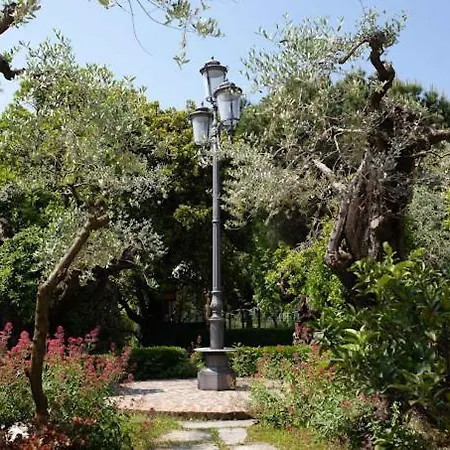 Konukevi La Pisana Relais Di Campagna